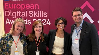 Michaela Prauner und Patrick Reisinger von der Geschäftsstelle Digitale Kompetenzen des OeAD zusammen mit Vitis Faure-Tilgaard und Rehana Schwinninger-Ladak, DG CNECT, European Commission  ©  Europäische Kommission 