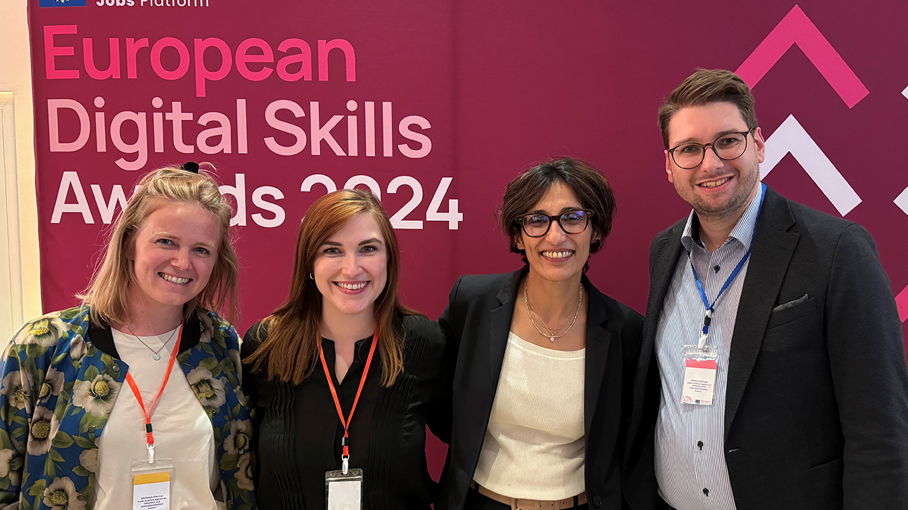 Michaela Prauner und Patrick Reisinger von der Geschäftsstelle Digitale Kompetenzen des OeAD zusammen mit Vitis Faure-Tilgaard und Rehana Schwinninger-Ladak, DG CNECT, European Commission © Europäische Kommission